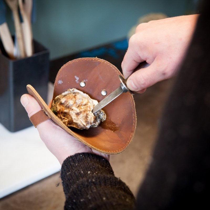 Brût | Homeware Oestermes met leren handschoen